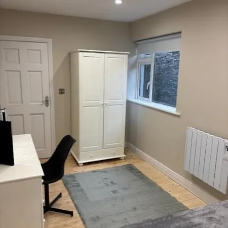 Apartman Modern Secure Townhouse