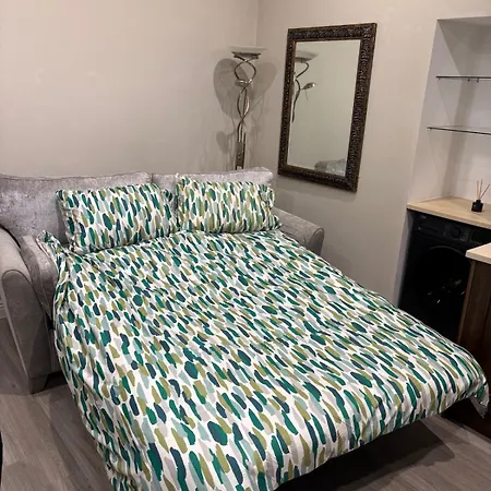 Modern Secure Townhouse דירה