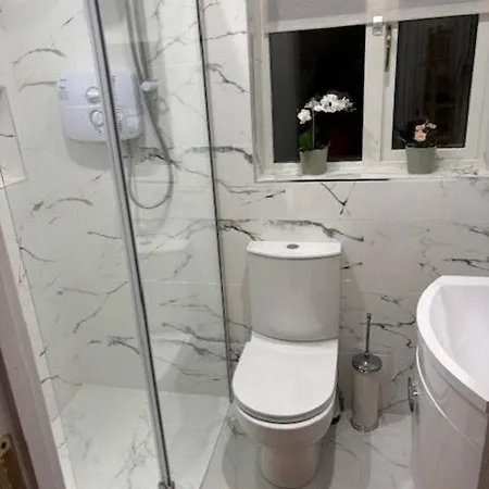 Modern Secure Townhouse 아파트 Oldcastle