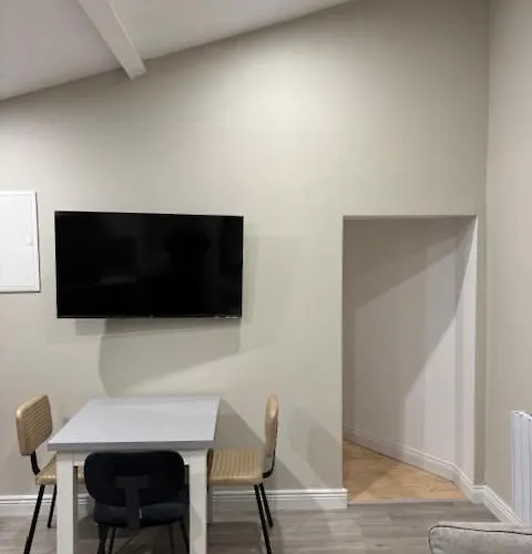 شقة Modern Secure Townhouse Oldcastle